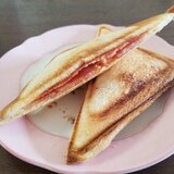 一人ランチ☆ピザチーズとベーコンのホットサンド